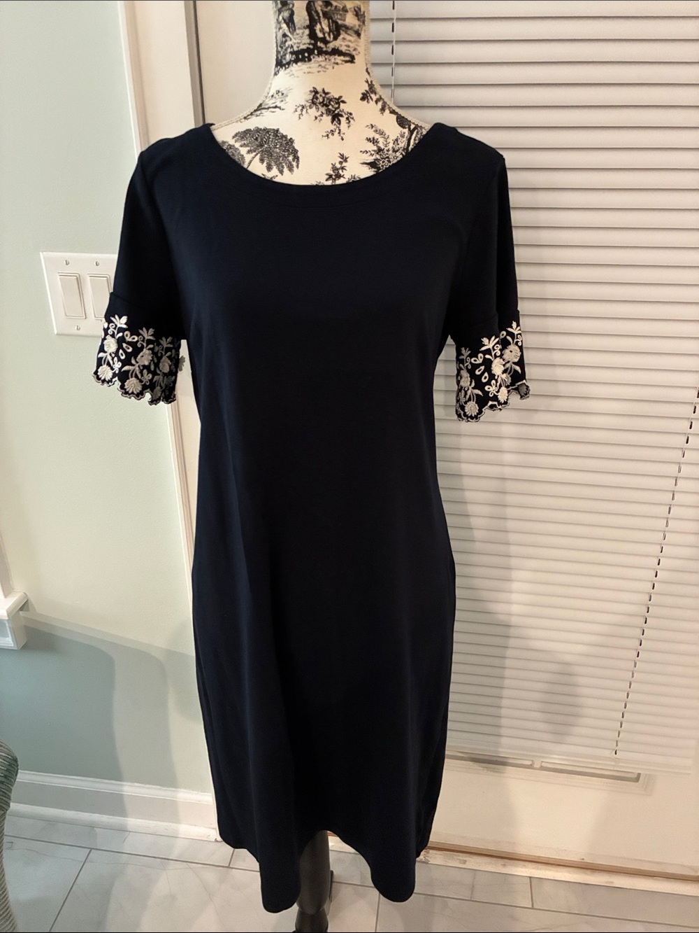 Talbots Navy blue Shift Dress with Scalloped Lace bell Sleeves. Size L.